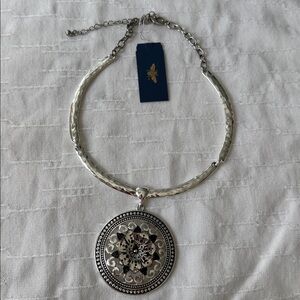 Elegant Silver Necklace with Intricate Pendant